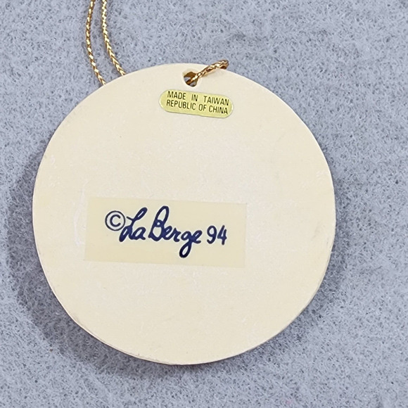 JOY TO THE WORLD Children Singing Christmas Ornament Vintage LaBerge 1994 - Picture 3 of 3